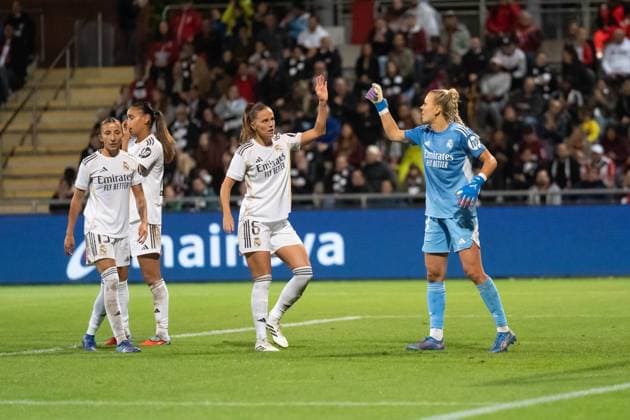 11 09 2025, xhfmx, Soccer Quali Champions League, Eintracht Frankfurt Women Real Madrid Women v l Sandie Toletti Real Madrid and Merle Frohms Real Madrid clap off DFL DFB REGULATIONS PROHIBIT ANY USE OF PHOTOGRAPHS as IMAGE SEQUENCES and or QUASI VIDEO Frankfurt