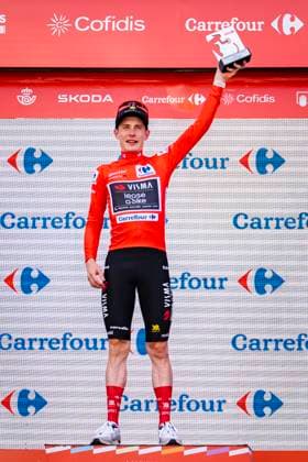 La Vuelta - 80th Tour of Spain 2025 - Stage 18 (ITT) Jonas Vingegaard of Denmark and Team Visma Lease a Bike - Red Leader Jersey celebrates at podium during the La Vuelta - 80th Tour of Spain 2025, Stage 18 a 12.2km individual time trial stage on September 11, 2025 in Valladolid, Spain. Valladolid Valladolid Spain Copyright: xAlbertoxGardinx AGardin_20250911_Cycling_Vuelta_ITT_0051