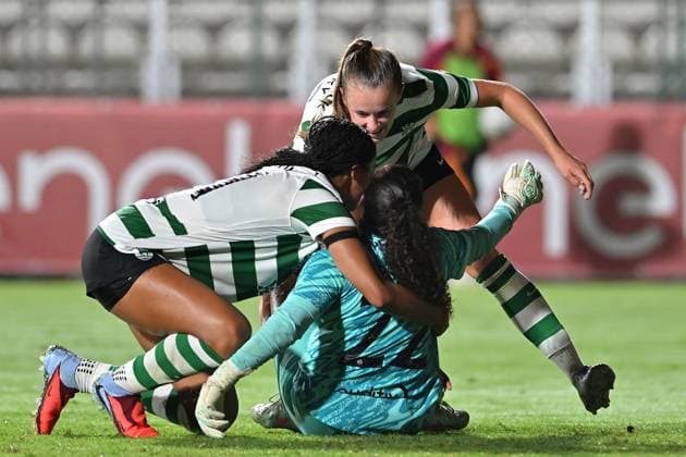 Soccer, Woman champions league 2025-2026 As Roma - Sporting Club de Portugal Sporting club de Portugal player s celebrating the victory at the end of the match during the third qualifying round Woman champions league match between As Roma - Sporting Club de Portugal at Tre Fontane stadium in Rome, Italy, September 11st, 2025. Imago Images Emmefoto Copyright: xImagoxImages Emmefotox