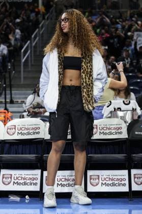 Chicago, USA, September 11, 2025: Angel Reese (5 Chicago Sky) changes her outfit during the game between the Chicago Sky and New York Liberty on Thursday September 11, 2025 at Wintrust Arena, Chicago, USA. (NO COMMERCIAL USAGE) (Shaina Benhiyoun SPP) Copyright: xShainaxBenhiyoun SPPx spp-en-ShBe-8P6A2127