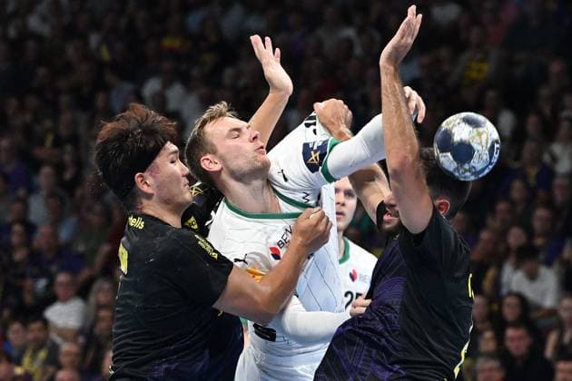 HBC Nantes Fuchse Berlin PHOTOPQR OUEST FRANCE Jérôme Fouquet ; NANTES ; 11 09 2025 ; Handball. EHF champions League. HBC Nantes Fuchse Berlin. Shuichi Yoshida et Mathias Gidsel. Photo: Jérôme Fouquet Ouest-France. NANTES France  Copyright: xPHOTOPQR OUESTxFRANCE MAXPPPxJérômexFouquetx 20250911OFR5772 20250911OFR5772