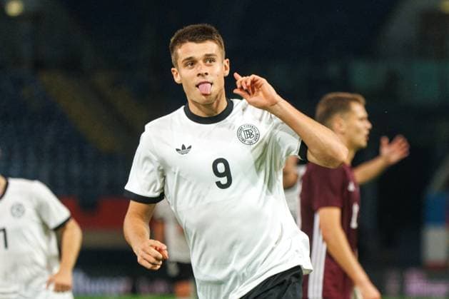 Goal celebration and friends over the 3-0 goal by scorer Nicolo Tresoldi GER GER, Germany vs Latvia, European Championship qualification U 21 group stage, Football, Men, 09 09 2025 Rostock Ostseestadion Mecklenburg Vorpommern Germany