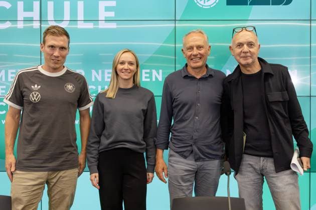 DFB - Pressekonferenz zum Jahr der Schule Von links: Hannes Wolf (DFB-Direktor für Nachwuchs, Training und Entwicklung), Turid Knaak, Christian Streich und DFB-Praesident Bernd Neuendorf. Pressekonferenz auf dem DFB-Campus in Frankfurt am Main am 12. September 2025., Frankfurt am Main Hessen Deutschland DFB-Campus *** DFB press conference on the Year of School From left Hannes Wolf DFB Director for Young Talent, Training and Development , Turid Knaak, Christian Streich and DFB President Bernd Neuendorf Press conference at the DFB Campus in Frankfurt am Main on September 12, 2025 , Frankfurt am Main Hesse Germany DFB Campus