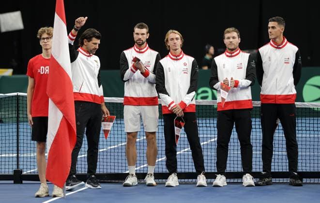 TENNIS - Davis Cup, HUN vs AUT DEBRECEN,HUNGARY,12.SEP.25 - TENNIS - ITF Davis Cup, qualification round 2, Hungary vs Austria. Image shows captain Juergen Melzer, Jurij Rodionov, Lukas Neumayer, Lucas Miedler and Alexander Erler (AUT).  GEPAxpictures xWalterxLuger