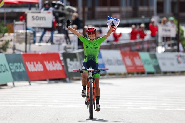2025 UCI Mountain Bike World Championships Picture by Alex Whitehead SWpix.com - 12 09 2025 - Cycling - 2025 UCI Mountain Bike World Championships - Cross-country Olympic - Crans Montana, Valais, Switzerland - Women Junior - MaruÅ¡a Tereza Å erkezi (Slovenia) wins the Women Junior Cross-country Olympic World Championship, WM, Weltmeisterschaft Copyright: x xSWpix.comx(t axPhotographyxHubxLtd)xAlexxWhitehead SWpix.comx SWP-3030-3509