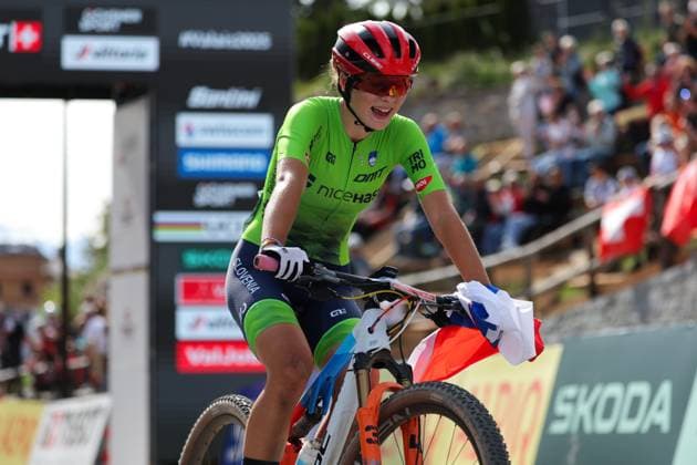 2025 UCI Mountain Bike World Championships Picture by Alex Whitehead SWpix.com - 12 09 2025 - Cycling - 2025 UCI Mountain Bike World Championships - Cross-country Olympic - Crans Montana, Valais, Switzerland - Women Junior - MaruÅ¡a Tereza Å erkezi (Slovenia) wins the Women Junior Cross-country Olympic World Championship, WM, Weltmeisterschaft Copyright: x xSWpix.comx(t axPhotographyxHubxLtd)xAlexxWhitehead SWpix.comx SWP-3030-3514
