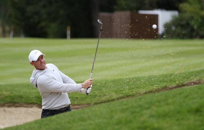 . - BMW PGA, Golf Herren Championship 2025, Day Two, DP World Tour, Wentworth Golf Club, Virginia Water, Surrey, England.- 12th September 2025. (C) Daniel Weir Crystal Pix Rory Mcilroy Of Northern Ireland plays a bunker shot on the 17th hole during the BMW PGA Championship 2025 Day Two. - BMW PGA Championship 2025, Day Two, DP World Tour, Wentworth Golf Club, Virginia Water, Surrey, England.- 12th September 2025. (C) Daniel Weir Crystal Pix Surrey Wentworth Golf Club United Kingdom Copyright: xDanielxWeirx CP_BMW_PGA_Championship_2025_Day_Two_04