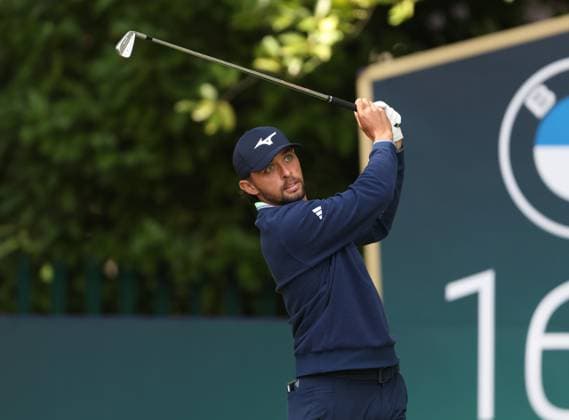 . - BMW PGA, Golf Herren Championship 2025, Day Two, DP World Tour, Wentworth Golf Club, Virginia Water, Surrey, England.- 12th September 2025. (C) Daniel Weir Crystal Pix Marco Penge Of England takes a tee shot on the 16th hole during the BMW PGA Championship 2025 Day Two. - BMW PGA Championship 2025, Day Two, DP World Tour, Wentworth Golf Club, Virginia Water, Surrey, England.- 12th September 2025. (C) Daniel Weir Crystal Pix Surrey Wentworth Golf Club United Kingdom Copyright: xDanielxWeirx CP_BMW_PGA_Championship_2025_Day_Two_54
