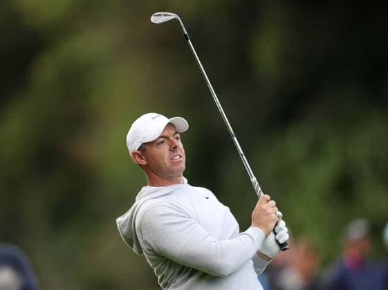 . - BMW PGA, Golf Herren Championship 2025, Day Two, DP World Tour, Wentworth Golf Club, Virginia Water, Surrey, England.- 12th September 2025. (C) Daniel Weir Crystal Pix Rory Mcilroy Of Northern Ireland takes a shot on the 17th hole during the BMW PGA Championship 2025 Day Two. - BMW PGA Championship 2025, Day Two, DP World Tour, Wentworth Golf Club, Virginia Water, Surrey, England.- 12th September 2025. (C) Daniel Weir Crystal Pix Surrey Wentworth Golf Club United Kingdom Copyright: xDanielxWeirx CP_BMW_PGA_Championship_2025_Day_Two_66