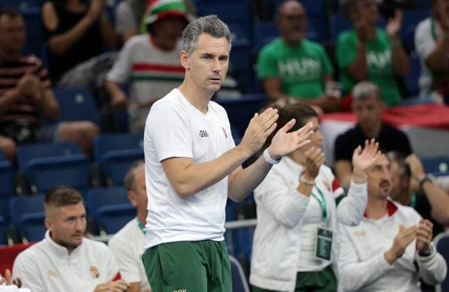 TENNIS - Davis Cup, HUN vs AUT DEBRECEN,HUNGARY,12.SEP.25 - TENNIS - ITF Davis Cup, qualification round 2, Hungary vs Austria. Image shows the rejoicing of captain Kornel Bardoczky (HUN).  GEPAxpictures xWalterxLuger
