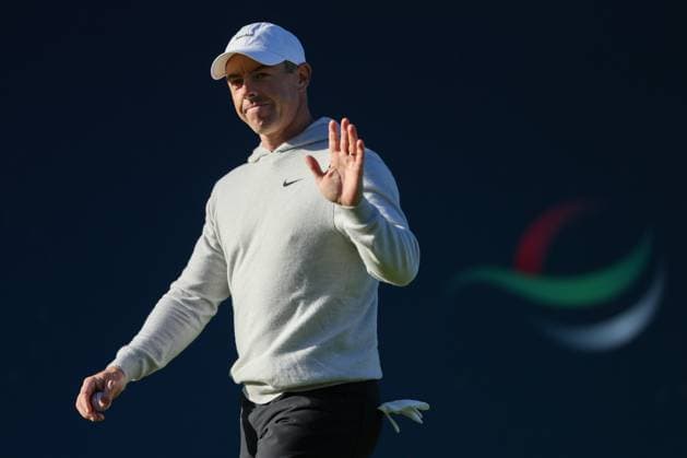 12th September 2025; Wentworth Club, London, England; The BMW PGA, Golf Herren Championship Round 2; Rory McIlroy of Northern Ireland gets introduced to the fans on the 1st tee  HenningxvonxJagow