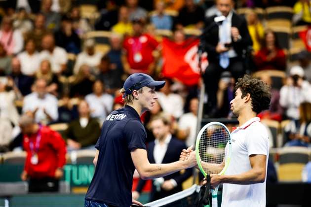 Sweden s Leo Borg thanks Tunisia s Moez Echargui after loosing their singles match in the Davis Cup match between Sweden and Tunisia in Partille arena on September 12, 2025 PARTILLE SWEDEN x9200x  Copyright: xAdamxIhse TTx DAVIS CUP SWEDEN-TUNISIA