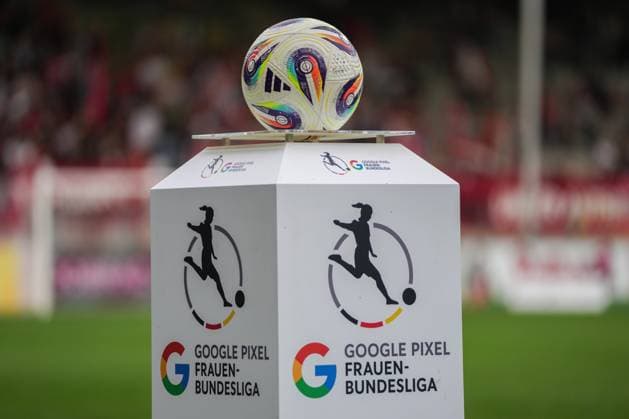 Google Pixel Womens Bundesliga SC Freiburg vs 1 FC Köln, 10 09 2025 Match ball adidas EURO25 Konektis Pro on the Google Pixel Womens Bundesliga podium Google Pixel Womens Bundesliga SC Freiburg vs 1 FC Köln, Dreisamstadion, 10 09 2025 DFB DFL REGULATIONS PROHIBIT ANY USE OF PHOTOGRAPHS AS IMAGE SEQUENCES AND OR QUASI VIDEO Copyright: xBEAUTIFULxSPORTS Boscox
