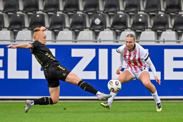 Laura Vogt 1 FC Koeln Frauen, 08 on the ball in front of Sophie Nachtigall SC Freiburg Frauen, 27 GER, SC Freiburg 1 FC Koeln, Frauen Fussball, Google Pixel Frauen Bundesliga, 2 Spieltag, Saison 2025 2026, 12 09 2025 DFB REGULATIONS PROHIBIT ANY USE OF PHOTOGRAPHS AS IMAGE SEQUENCES AND OR QUASI VIDEO GER, SC Freiburg 1 FC Koeln, Frauen Fussball, Google Pixel Frauen Bundesliga, 2 Spieltag, Saison 2025 2026, 12 09 2025 Freiburg Copyright: xEibner-Pressefoto ThomasxHessx EP_THS