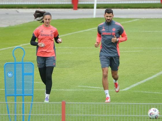 12 09 2025, FC Bayern training ground, Saebenerstrasse Munich, soccer, sports, in the picture Maria Luisa Gros and Michael Netolistzki FC Bayern