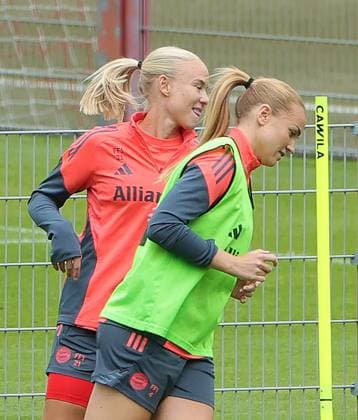 12 09 2025, FC Bayern training ground, Saebenerstrasse Munich, soccer, sports, in the picture Pernille Harder FC Bayern and Glodis Perla Viggosdottir FC Bayern