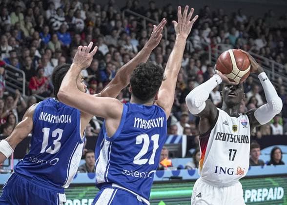 Germany v Finland - FIBA EuroBasket 2025 semifinal RIGA, LATVIA - SEPTEMBER 12: Dennis Schroder (17) of Germany in action against Edon Maxhuni (21) of Finland during the FIBA EuroBasket 2025 semifinal match between Germany and Finland at Riga Arena in Riga, Latvia, on September 12, 2025. Esra Bilgin Anadolu Riga Latvia. Editorial use only. Please get in touch for any other usage.  Copyright: x2025xAnadoluxEsraxBilginx