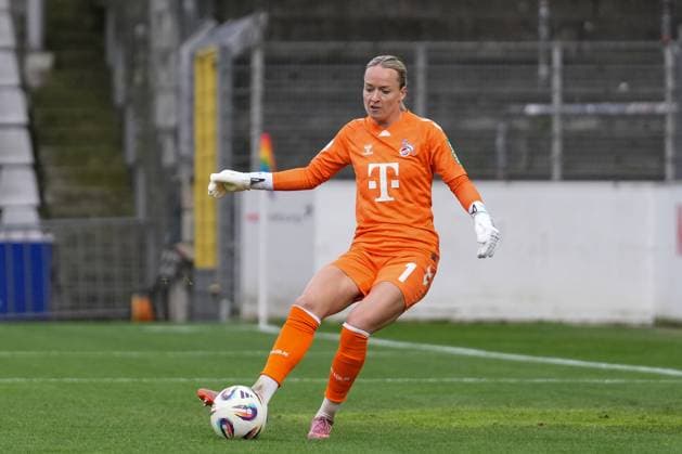 Lisa Schmitz 1 FC Köln Frauen, 01 am Ball , Germany, Soccer, GooglePixel Frauen Bundesliga, 2 Spieltag, 2025 2026, SC Freiburg vs 1 FC Köln, 12 09 2025, Dreisamstadion, Freiburg, Germany DFB REGULATIONS PROHIBIT ANY USE OF PHOTOGRAPHS AS IMAGE SEQUENCES AND OR QUASI VIDEO Freiburg Dreisamstadion Baden Wuerttemberg Germany Copyright: xArnexAmbergx