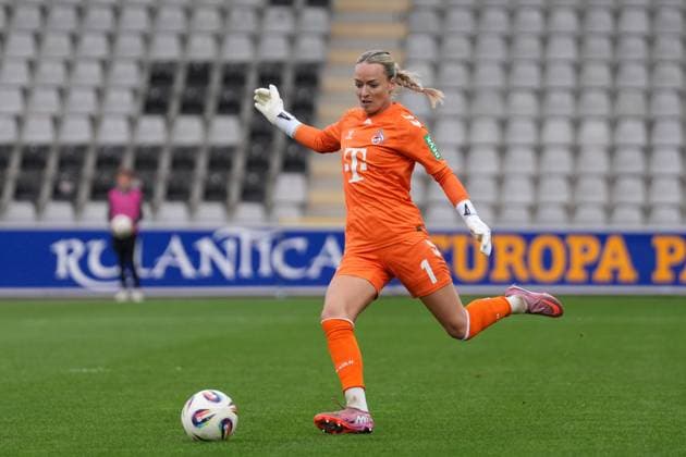 Lisa Schmitz 1 FC Köln Women, 01 , Germany, Soccer, GooglePixel Women Bundesliga, 2 Matchday, 2025 2026, SC Freiburg vs 1 FC Köln, 12 09 2025, Dreisamstadion, Freiburg, Germany DFB REGULATIONS PROHIBIT ANY USE OF PHOTOGRAPHS AS IMAGE SEQUENCES AND OR QUASI VIDEO Freiburg Dreisamstadion Baden Wuerttemberg Germany Copyright: xArnexAmbergx