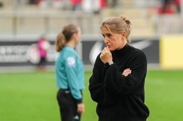 Google Pixel Womens Bundesliga SC Freiburg vs 1 FC Köln, 10 09 2025 Britta Carlson 1 FC Köln, Head Coach Google Pixel Womens Bundesliga SC Freiburg vs 1 FC Köln, Dreisamstadion, 10 09 2025 DFB DFL REGULATIONS PROHIBIT ANY USE OF PHOTOGRAPHS AS IMAGE SEQUENCES AND OR QUASI VIDEO Copyright: xBEAUTIFULxSPORTS Boscox