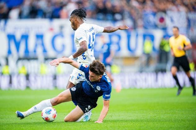 12 09 2025 Soccer, 2025 2026, 2 Bundesliga, 5 Matchday, DSC Arminia Bielefeld 1 FC Magdeburg L R Ado Onaiwu Magdeburg , Maximilian Großer Bielefeld DFL REGULATIONS PROHIBIT ANY USE OF PHOTOGRAPHS AS IMAGE SEQUENCES AND OR QUASI VIDEO
