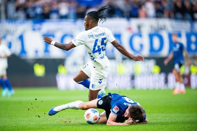 12 09 2025 Soccer, 2025 2026, 2 Bundesliga, 5 Matchday, DSC Arminia Bielefeld 1 FC Magdeburg L R Ado Onaiwu Magdeburg , Maximilian Großer Bielefeld DFL REGULATIONS PROHIBIT ANY USE OF PHOTOGRAPHS AS IMAGE SEQUENCES AND OR QUASI VIDEO