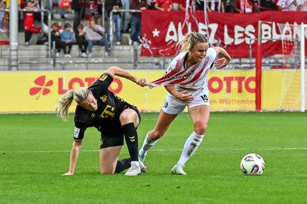 Sandra Maria Jessen 1 FC Koeln, 06 , Greta Stegemann SC Freiburg Frauen, 16 im Duell und Zweikampf um den Ball GER, SC Freiburg 1 FC Koeln, Frauen Fussball, Google Pixel Frauen Bundesliga, 2 Spieltag, Saison 2025 2026, 12 09 2025 DFB REGULATES PROHIBIT ANY USE OF PHOTOGRAPHS AS IMAGE SEQUENCES AND OR QUASI VIDEO GER, SC Freiburg 1 FC Koeln, Women Football, Google Pixel Women Bundesliga, 2 Matchday, Season 2025 2026, 12 09 2025 Freiburg Copyright: xEibner-Pressefoto ThomasxHessx EP_THS