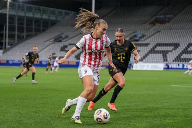 Alena Bienz SC Freiburg, 08 am Ball , Germany, Soccer, GooglePixel Women Bundesliga, 2 Matchday, 2025 2026, SC Freiburg vs 1 FC Köln, 12 09 2025, Dreisamstadion, Freiburg, Germany DFB REGULATIONS PROHIBIT ANY USE OF PHOTOGRAPHS AS IMAGE SEQUENCES AND OR QUASI VIDEO Freiburg Dreisamstadion Baden Wuerttemberg Germany Copyright: xArnexAmbergx