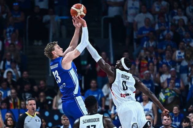 Sport Bilder des Tages BASKET - Basket Internazionali - Germany v Finland - FIBA EuroBasket 2025 - Semi Finals 23 Lauri Markkanen of Finland in action competes with 0 Isaac Bonga of Germany during the FIBA EuroBasket 2025, Semi Finals match between Germany and Finland at Xiaomi Arena on September 12, 2025, in Riga, Latvia. Riga Latvia  Copyright: xIPAxSport ABACAx