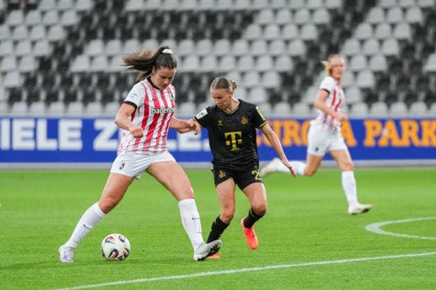Google Pixel Womens Bundesliga SC Freiburg vs 1 FC Köln, 10 09 2025 Svenja Fölmli SC Freiburg, 9 in duel with Laura Donhauser 1 FC Köln, 25 Google Pixel Womens Bundesliga SC Freiburg vs 1 FC Köln, Dreisamstadion, 10 09 2025 DFB DFL REGULATIONS PROHIBIT ANY USE OF PHOTOGRAPHS AS IMAGE SEQUENCES AND OR QUASI VIDEO Copyright: xBEAUTIFULxSPORTS Boscox
