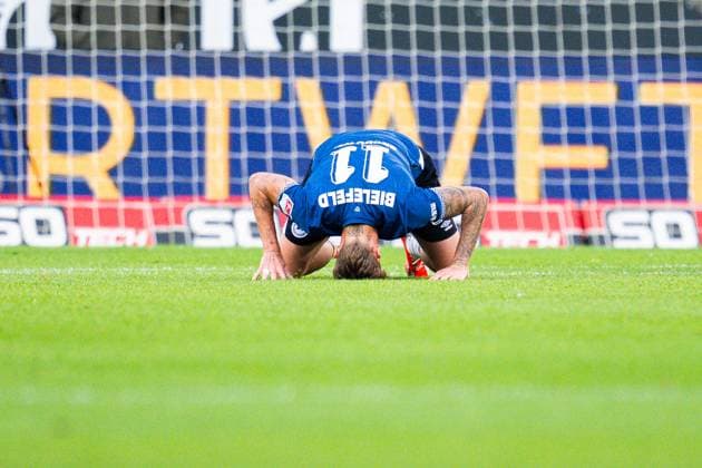 12 09 2025 Soccer, 2025 2026, 2 Bundesliga, 5 Matchday, DSC Arminia Bielefeld 1 FC Magdeburg Joel Grodowski Bielefeld on the ground DFL REGULATIONS PROHIBIT ANY USE OF PHOTOGRAPHS AS IMAGE SEQUENCES AND OR QUASI VIDEO