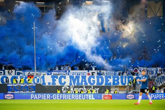 12 09 2025 Soccer, 2025 2026, 2 Bundesliga, 5 Matchday, DSC Arminia Bielefeld 1 FC Magdeburg Fans Magdeburg with pyrotechnics DFL REGULATIONS PROHIBIT ANY USE OF PHOTOGRAPHS AS IMAGE SEQUENCES AND OR QUASI VIDEO
