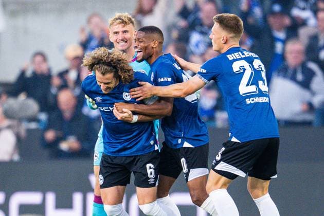 12 09 2025 Soccer, 2025 2026, 2 Bundesliga, Matchday 5, DSC Arminia Bielefeld 1 FC Magdeburg L R Mael Corboz Bielefeld celebrates after his goal to 1 0 with Jonas Kersken Bielefeld , Isaiah Young Bielefeld , Leon Schneider Bielefeld DFL REGULATIONS PROHIBIT ANY USE OF PHOTOGRAPHS AS IMAGE SEQUENCES AND OR QUASI VIDEO