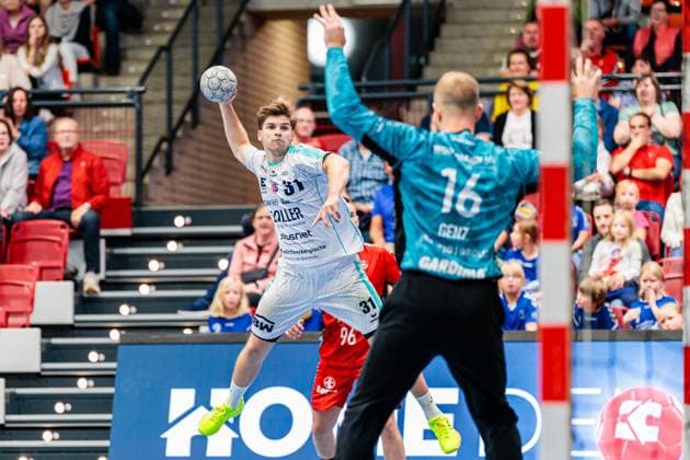 v l Alexander Pfeifer SG BBM Bietigheim, 31 , Fredrik Genz TuS N Luebbecke, 16 GER, TuS N Luebbecke vs SG BBM Bietigheim, Handball, 2 Bundesliga, Matchday 3, Season 2025 2026, 12 09 2025 GER, TuS N Luebbecke vs SG BBM Bietigheim, Handball, 2 Bundesliga, Matchday 3, Season 2025 2026, 12 09 2025 Luebbecke Copyright: xEibner-Pressefoto JanxRollingerx EP_JSK