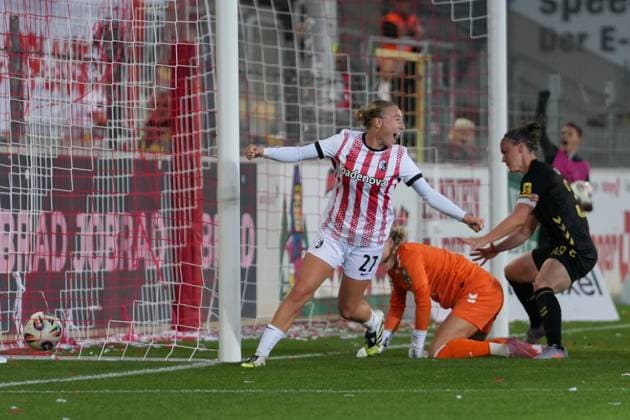Sophie Nachtigall SC Freiburg, 27 Goal celebration, Emotions, Cheering, Goal success, Conclusion, Goal, Germany, Football, GooglePixel Women Bundesliga, 2 Matchday, 2025 2026, SC Freiburg vs 1 FC Köln, 12 09 2025, Dreisamstadion, Freiburg, Germany DFB REGULATIONS PROHIBIT ANY USE OF PHOTOGRAPHS AS IMAGE SEQUENCES AND OR QUASI VIDEO Freiburg Dreisamstadion Baden Wuerttemberg Germany Copyright: xArnexAmbergx