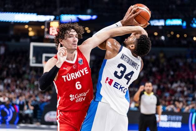 FIBA EuroBasket 2025 Greece Turkey 12 09 2025 Cedi Osman Turkey, 6 , Giannis Antetokounmpo Greece, 34 on the ball FIBA EuroBasket 2025 Greece Turkey Riga, Arena Riga on 12 09 2025 Copyright: xBEAUTIFULxSPORTS Wunderlx