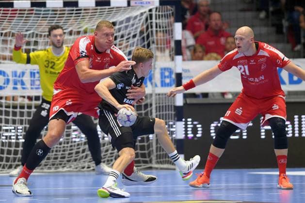 Sander Andreassen Overjordet HC Erlangen 8 on the ball , Dainis Kristopans MT Melsungen 10 , Kristof Palasics Goalkeeper MT Melsungen 32 L, back , Arnar Freyr Arnarsson MT Melsungen 21 R , GER, MT Melsungen HC Erlangen, Handball, 1 Bundesliga, Matchday 4, Season 2025 2026, 12 09 2025, GER, MT Melsungen HC Erlangen, Handball, 1 Bundesliga, Matchday 4, Season 2025 2026, 12 09 2025 Kassel Copyright: xEibner-Pressefotox xRolandxSippex EP_RSL