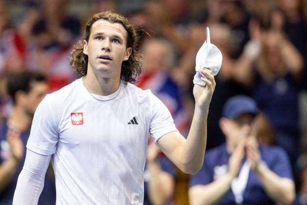 12th September 2025; Polsat Plus Arena, Gdynia, Poland; Davis Cup, World Group I, Poland versus Great Britain; Tomasz Berkieta (Pol) thanks the fans after his loss to Norrie (gb)  FotoxOlimpik