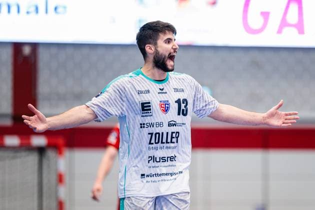 Juan de la Pena SG BBM Bietigheim, 13 cheers GER, TuS N Luebbecke vs SG BBM Bietigheim, Handball, 2 Bundesliga, Matchday 3, Season 2025 2026, 12 09 2025 GER, TuS N Luebbecke vs SG BBM Bietigheim, Handball, 2 Bundesliga, Matchday 3, Season 2025 2026, 12 09 2025 Luebbecke Copyright: xEibner-Pressefoto JanxRollingerx EP_JSK