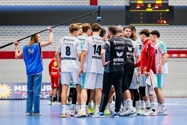 Timeout SG BBM Bietigheim GER, TuS N Luebbecke vs SG BBM Bietigheim, Handball, 2 Bundesliga, Matchday 3, Season 2025 2026, 12 09 2025 GER, TuS N Luebbecke vs SG BBM Bietigheim, Handball, 2 Bundesliga, Matchday 3, Season 2025 2026, 12 09 2025 Luebbecke Copyright: xEibner-Pressefoto JanxRollingerx EP_JSK