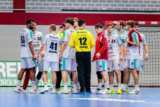 The team of SG BBM Bietigheim is disappointed sad after 27 27 draw GER, TuS N Luebbecke vs SG BBM Bietigheim, Handball, 2 Bundesliga, Matchday 3, Season 2025 2026, 12 09 2025 GER, TuS N Luebbecke vs SG BBM Bietigheim, Handball, 2 Bundesliga, Matchday 3, Season 2025 2026, 12 09 2025 Luebbecke Copyright: xEibner-Pressefoto JanxRollingerx EP_JSK