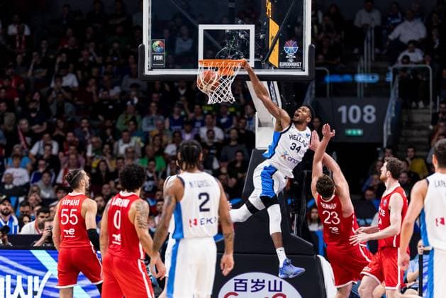 FIBA EuroBasket 2025 Greece Turkey 12 09 2025 Giannis Antetokounmpo Greece, 34 dunkt FIBA EuroBasket 2025 Greece Turkey Riga, Arena Riga on 12 09 2025 Copyright: xBEAUTIFULxSPORTS Wunderlx