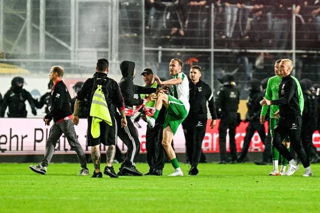Football, RL Nordost, Hallescher FC - Chemie Leipzig - Sports court announces suspensions - Archive