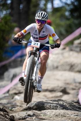 2025 UCI Mountain Bike World Championships Picture by Michal Cerveny SWpix.com - 12 09 2025 - Cycling - 2025 UCI Mountain Bike World Championships - Cross-country Olympic - Crans Montana, Valais, Switzerland - Women Junior - Evie Strachan (Great Britain) Copyright: x xSWpix.comx(t axPhotographyxHubxLtd)xMichalxCerveny SWpix.comx SWP-3030-3733