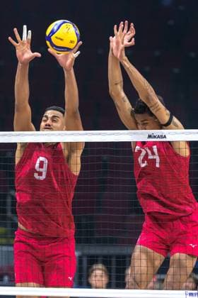 September 13, 2025, Pasay City, Manila, Philippines: USA vs Columbia in the Pool Phase during the FIVB Mens Volleyball World Championship, WM, Weltmeisterschaft 2025 in Manila, Philippines. USA beat Columbia in 3 sets. USAs Gabriel GARCIA and Merrick McHENRY at the net Pasay City Philippines - ZUMAr144 20250913_zap_r144_008 Copyright: xJaynexRussellx