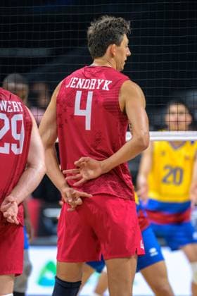 September 13, 2025, Pasay City, Manila, Philippines: USA vs Columbia in the Pool Phase during the FIVB Mens Volleyball World Championship, WM, Weltmeisterschaft 2025 in Manila, Philippines. USA beat Columbia in 3 sets. USAs Jeffrey JENDRYK II indicates the next play with his hands. Pasay City Philippines - ZUMAr144 20250913_zap_r144_012 Copyright: xJaynexRussellx