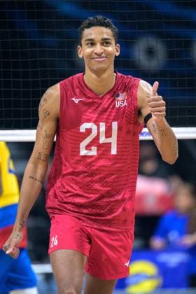 September 13, 2025, Pasay City, Manila, Philippines: USA vs Columbia in the Pool Phase during the FIVB Mens Volleyball World Championship, WM, Weltmeisterschaft 2025 in Manila, Philippines. USA beat Columbia in 3 sets. UDSAs Merrick McHENRY gives his team mates a thumbs up. Pasay City Philippines - ZUMAr144 20250913_zap_r144_022 Copyright: xJaynexRussellx