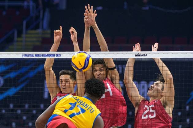 September 13, 2025, Pasay City, Manila, Philippines: USA vs Columbia in the Pool Phase during the FIVB Mens Volleyball World Championship, WM, Weltmeisterschaft 2025 in Manila, Philippines. USA beat Columbia in 3 sets. USAs Micah CHRISTENSON, Merrick McHENRY and Ethan CHAMPLIN ate the net Pasay City Philippines - ZUMAr144 20250913_zap_r144_024 Copyright: xJaynexRussellx
