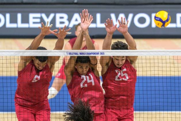 September 13, 2025, Pasay City, Manila, Philippines: USA vs Columbia in the Pool Phase during the FIVB Mens Volleyball World Championship, WM, Weltmeisterschaft 2025 in Manila, Philippines. USA beat Columbia in 3 sets. USAs Gabriel GARCIA,Merrick McHENRY and Ethan CHAMPLIN defend at the net Pasay City Philippines - ZUMAr144 20250913_zap_r144_025 Copyright: xJaynexRussellx