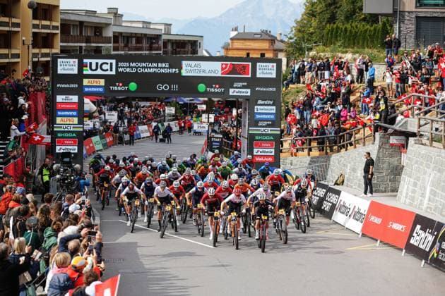 2025 UCI Mountain Bike World Championships Picture by Ed Sykes SWpix.com - 13 09 2025 - Cycling - 2025 UCI Mountain Bike World Championships - Cross-country Olympic - Crans-Montana, Valais, Switzerland - Men U23 - Race Start Copyright: x xSWpix.comx(t axPhotographyxHubxLtd)xEdxSykes SWpix.comx SWP-3030-3804